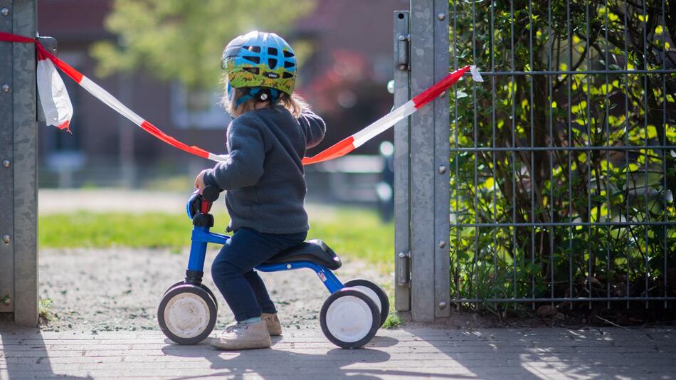 Coronavirus – Abgesperrter Spielplatz