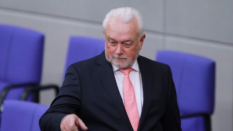 Wolfgang Kubicki steht im Bundestag.