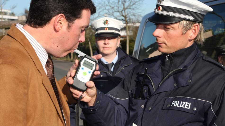 Bei Straftaten im Straßenverkehr droht nicht nur der Führerscheinentzug