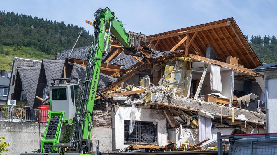 Nach Hoteleinsturz in Kröv - Abrissarbeiten