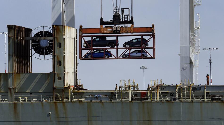 USA - Autoumschlag im Hafen von Oakland