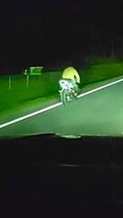 Im Schneckentempo auf dem Motorrad: Mann flieht vor Polizeikontrolle mit 24 km/h