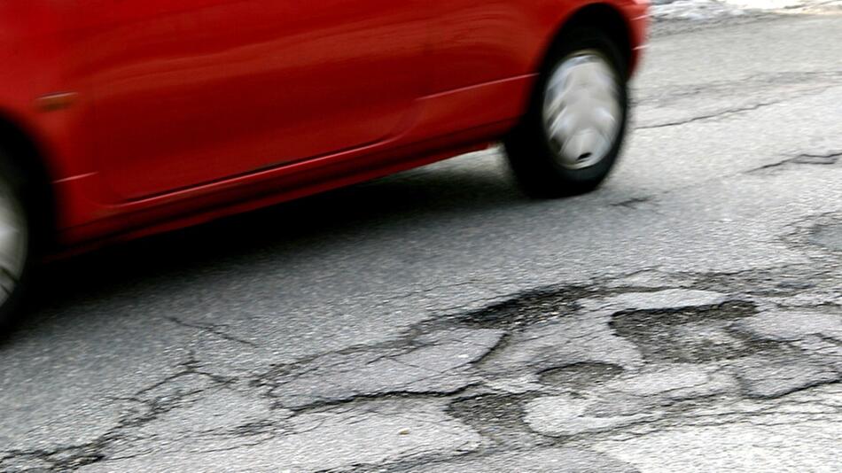 Straßenschäden: Nicht selten gleichen deutsche Straßen einem Flickenteppich