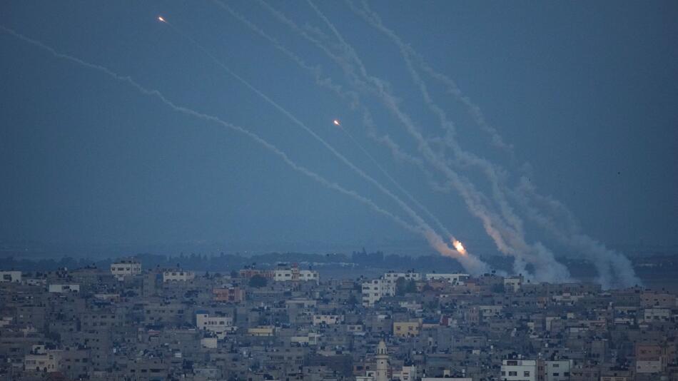 Dutzende Raketen auf Israel abgefeuert
