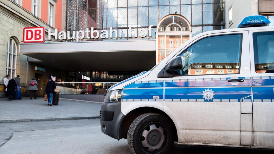 Polizist am Bahnhof angegriffen