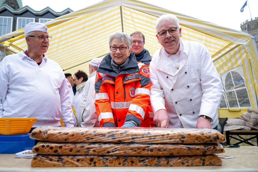 Traditioneller Klabenanschnitt auf dem Bremer Marktplatz