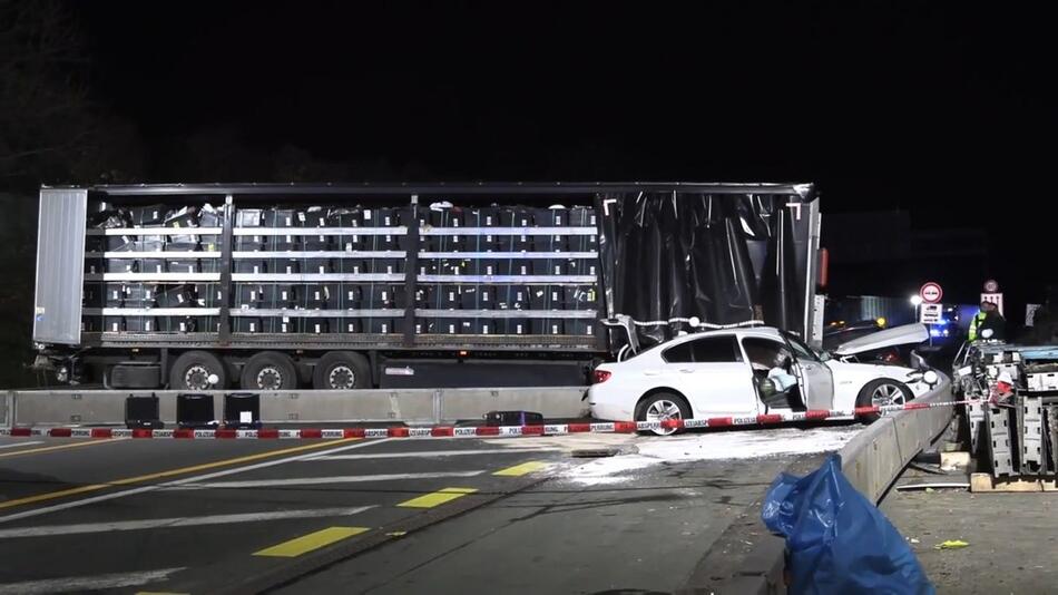 Lkw-Chaosfahrt in NRW: Mindestens 26 Verletzte