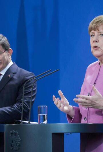 Merkel und Davutoglu geben PK