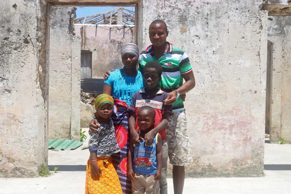 Ussene und seine Familie in Mosambik