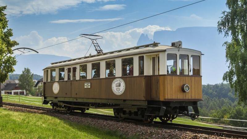 Historische Bahn in Südtirol