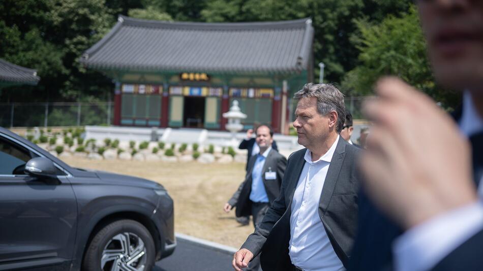Wirtschaftsminister Habeck in Südkorea