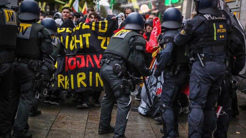 Demo gegen Angriffe der türkischen Armee auf Nordsyrien