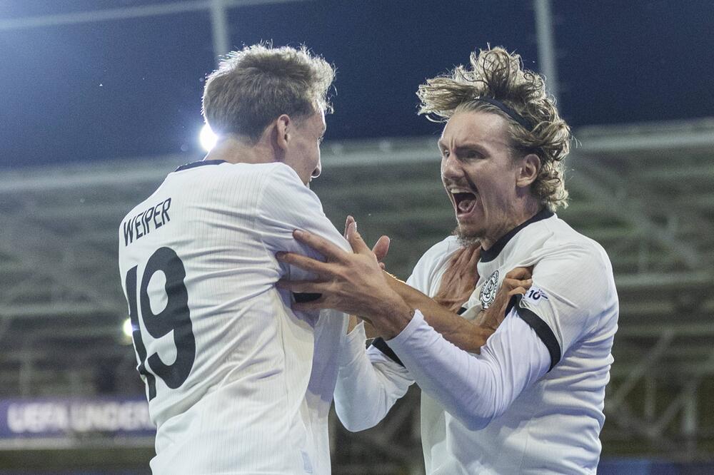 Nelson Weiper (L) und Nick Woltemade (R) schießen Deutschlands U21 früh in Front.
