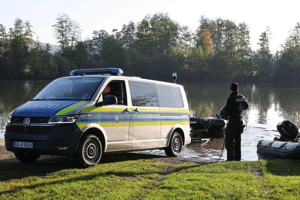 Taucher suchen Baggersee nach vermisster 49-Jähriger ab