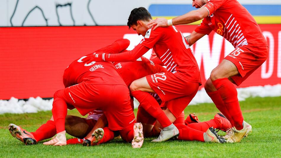 SV Sandhausen, Jahn Regensburg