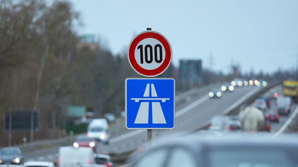 Geschwindigkeitsbegrenzung auf einer Bundesautobahn