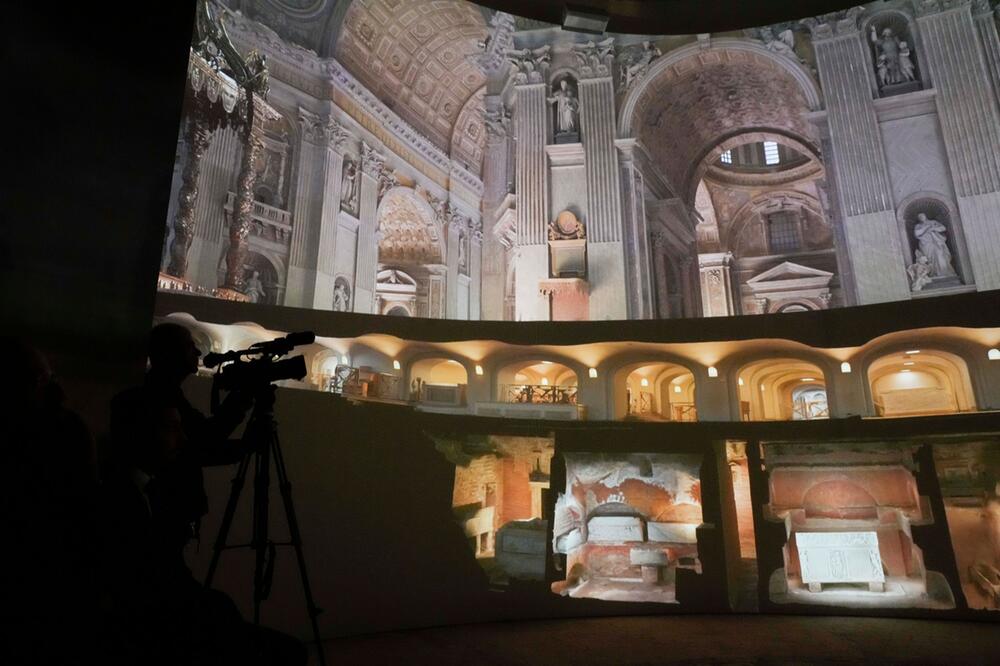 Ausstellung "St. Peter's Basilica: AI-Enhanced Experience"