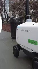 Roboterarmee liefert Essen