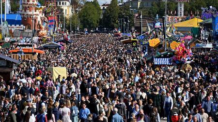 Angst vor der "Wiesn-Grippe": Virologe gibt simplen, aber effektiven Tipp