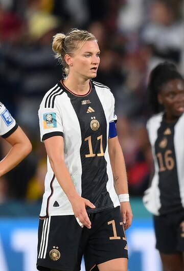 Lena Obderdorf, Alexandra Popp und Nicole Anyomi nach dem WM-Unentschieden gegen Südkorea