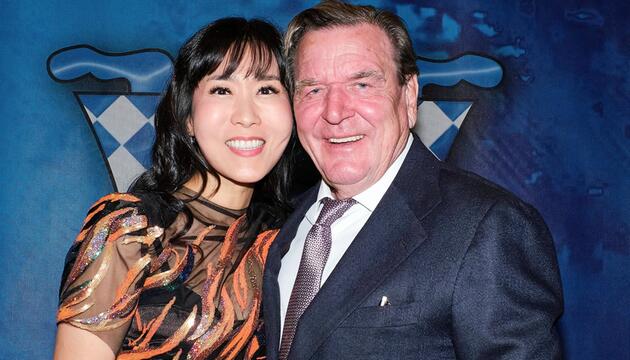 Soyeon Schröder-Kim und Gerhard Schröder sind seit 2018 verheiratet. Er war von 1998 bis 2005 ...