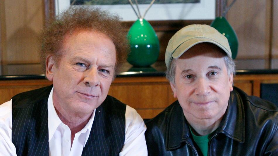 Art Garfunkel und Paul Simon bei einer gemeinsamen Pressekonferenz im Jahr 2009.