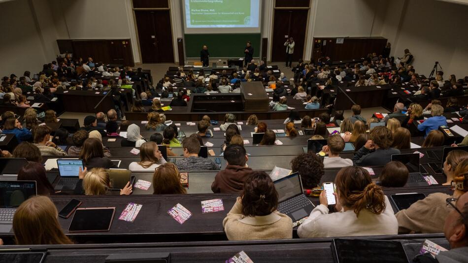 Studierende im Hörsaal