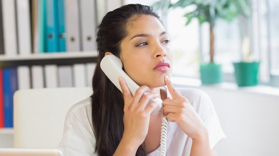 Veraltet wie das Telefon? Bei Fragen hilft die 11833 bald nicht mehr telefonisch weiter.