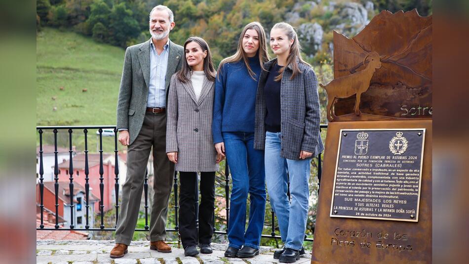 König Felipe von Spanien, Königin Letizia, Prinzessin Sofia und Kronprinzessin Leonor besuchen ...