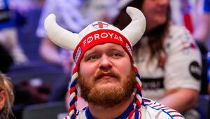 Ein Fan der Färöer Inseln bei der Handball-EM 2026.