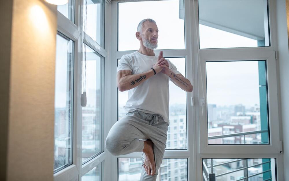 Yoga-Übung für Männer: Der Baum