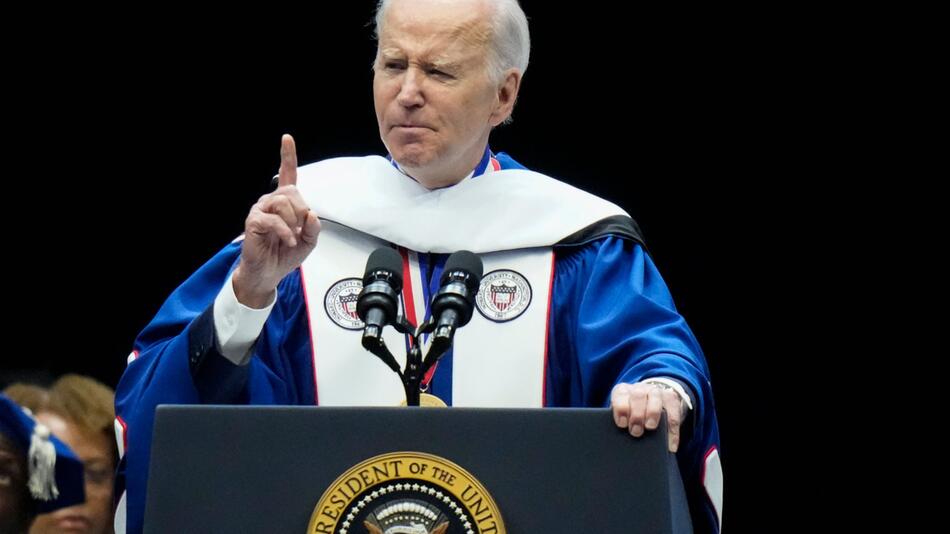 US-Präsident Biden besucht Howard University