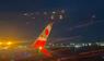 Schock beim Abheben: Triebwerk von Passagierflugzeug spuckt Feuer
