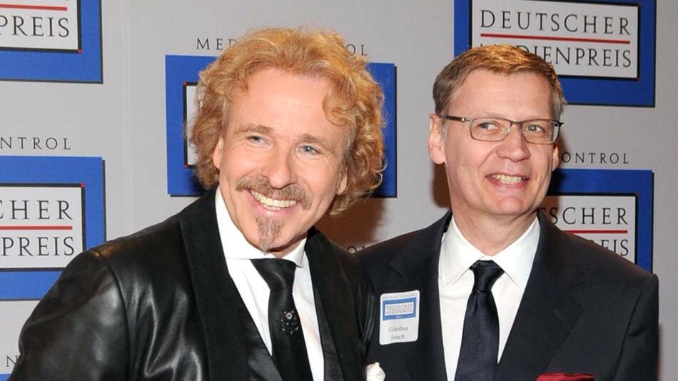 Thomas Gottschalk (l.) stellt Schlagzeile um Kumpel Günther Jauch klar.