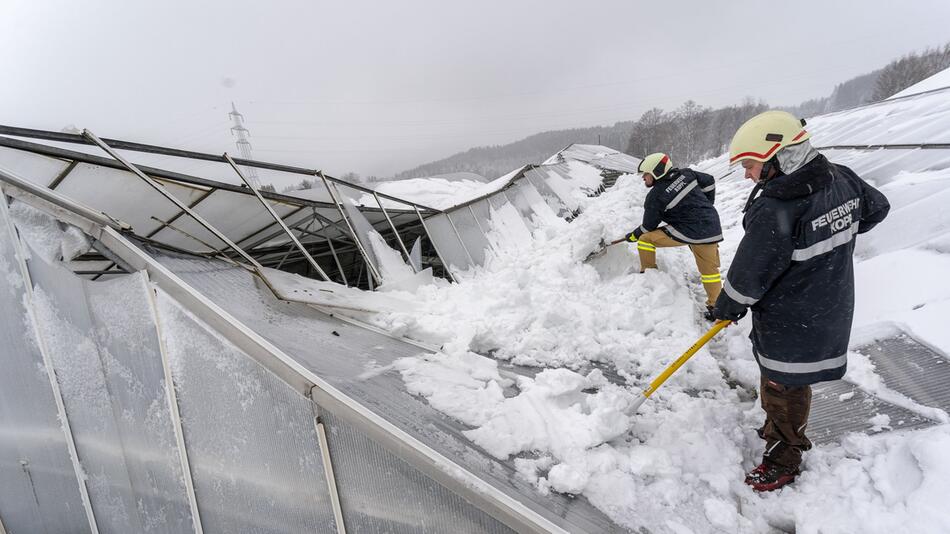 Schneechaos in Österreich