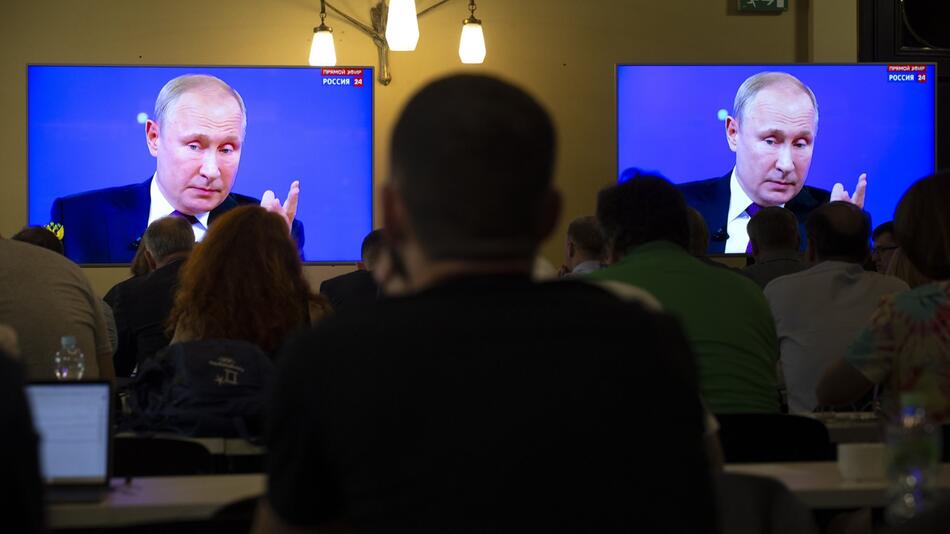 Putin bei TV-Show "Direkter Draht"