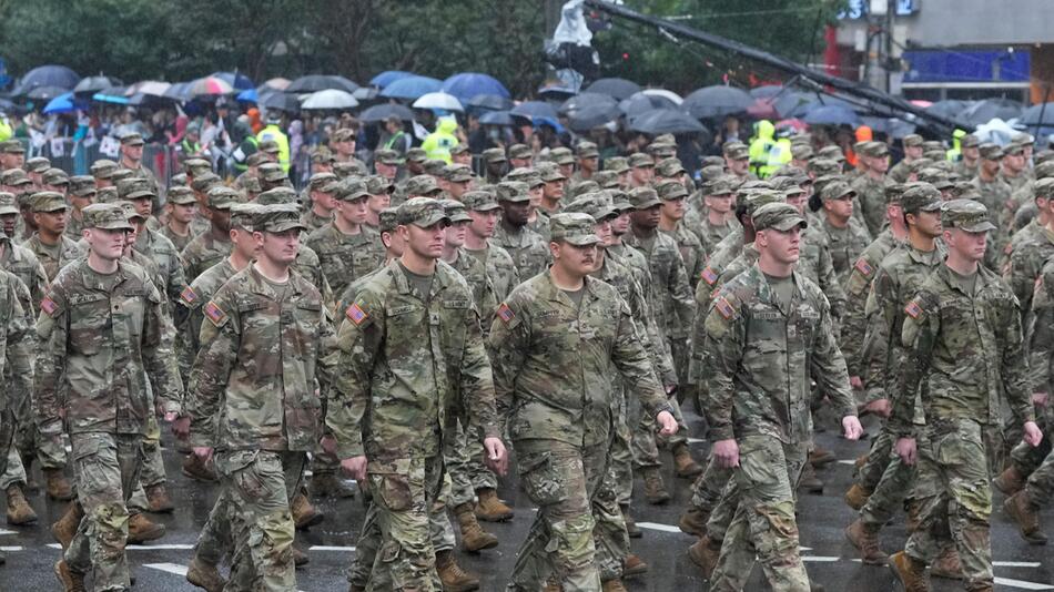 Südkorea - Militärparade zum 75. Tag der Streitkräfte