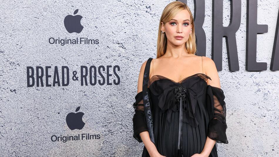 Jennifer Lawrence zeigt Babybauch