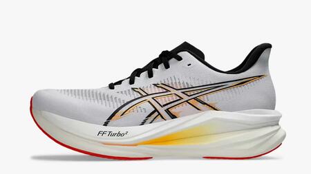 MIt Verbesserungen im Detail noch Tempo-freudiger: Asics Sonicblast 2 im Test