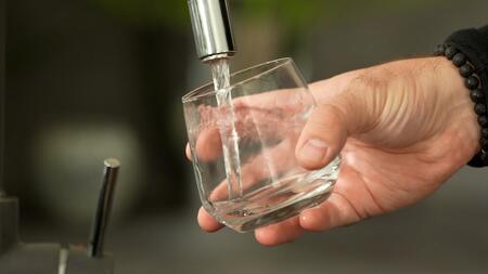 Wie sicher ist es, in Deutschland Leitungswasser zu trinken?