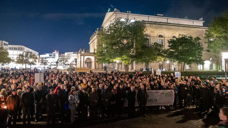 Nach Angriff in Halle/Saale - Solidaritätskundgebung