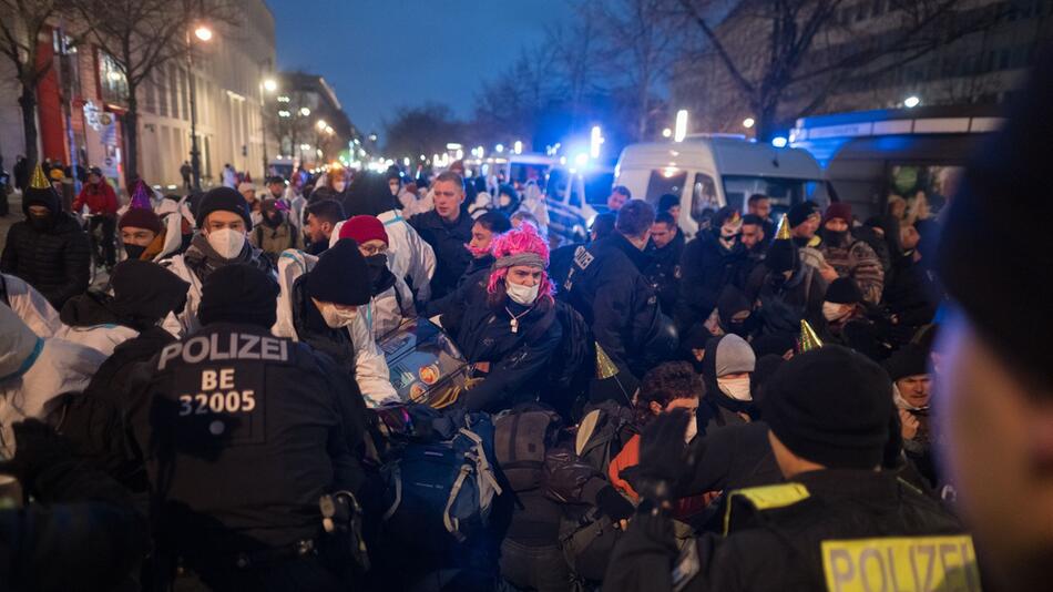 Demonstration gegen den "World LNG Summit"