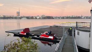 Zwei Ruderboote stoßen auf Außenalster zusammen