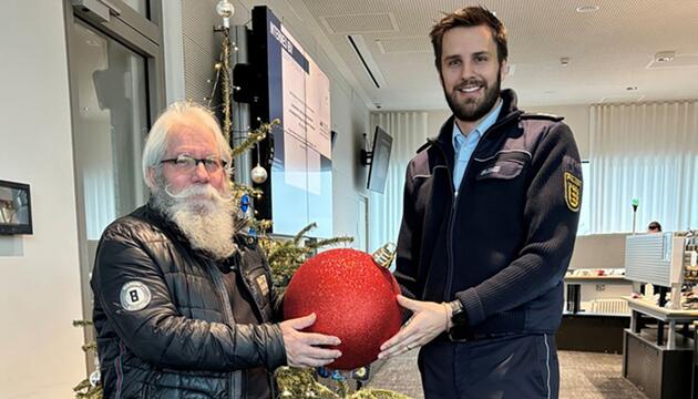 72-Jähriger bekommt verschwundene Weihnachtskugel wieder