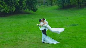 Schleier als Stolperfalle: Bräutigam wirbelt Braut herum – mit Folgen