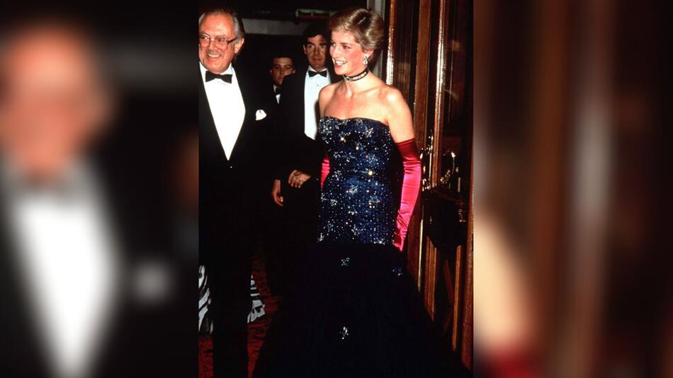 Dieses Kleid von Prinzessin Diana wird nun versteigert.