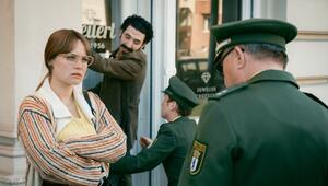 "Ku'damm 77": Monika Franck-Schöllack (Sonja Gerhardt) ist fassungslos über die Festnahme von ...