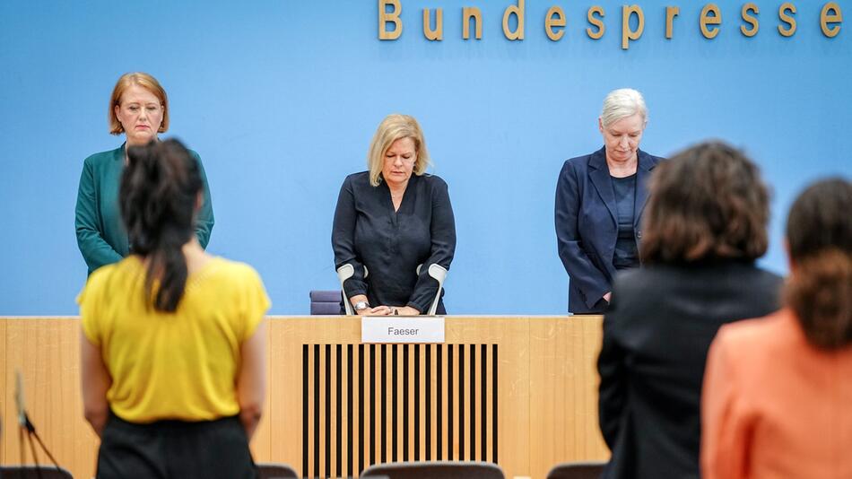 Pressekonferenz zum "Bundeslagebild Häusliche Gewalt" - Gedenken