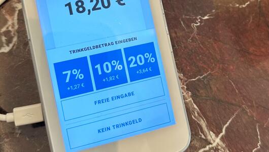 Trinkgeldoptionen auf dem Display eines Kartenlesegeräts