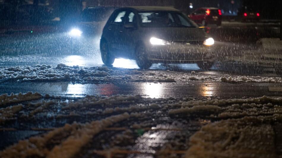 Schneefall in Nordrhein-Westfalen - Köln